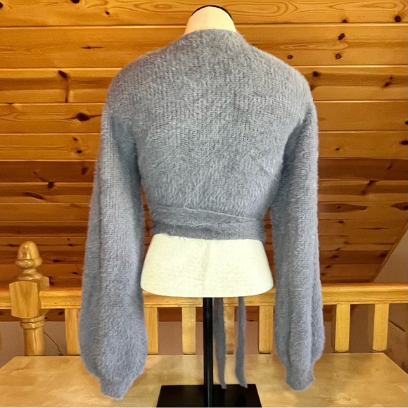 West of Melrose Cropped Wrap Balloon Sleeve Gray Sweater Size Small - Picture 3 of 5